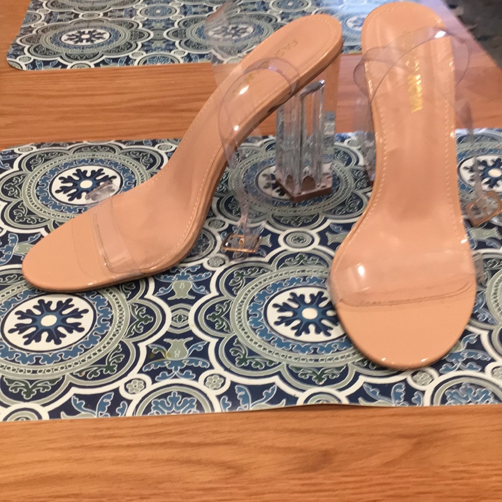 8.5 Clear heels